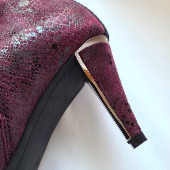 DKNY New Alani Booties Garnet Red Leather Slip On Snake Print Heel Size 7.5 - Picture 5 of 16